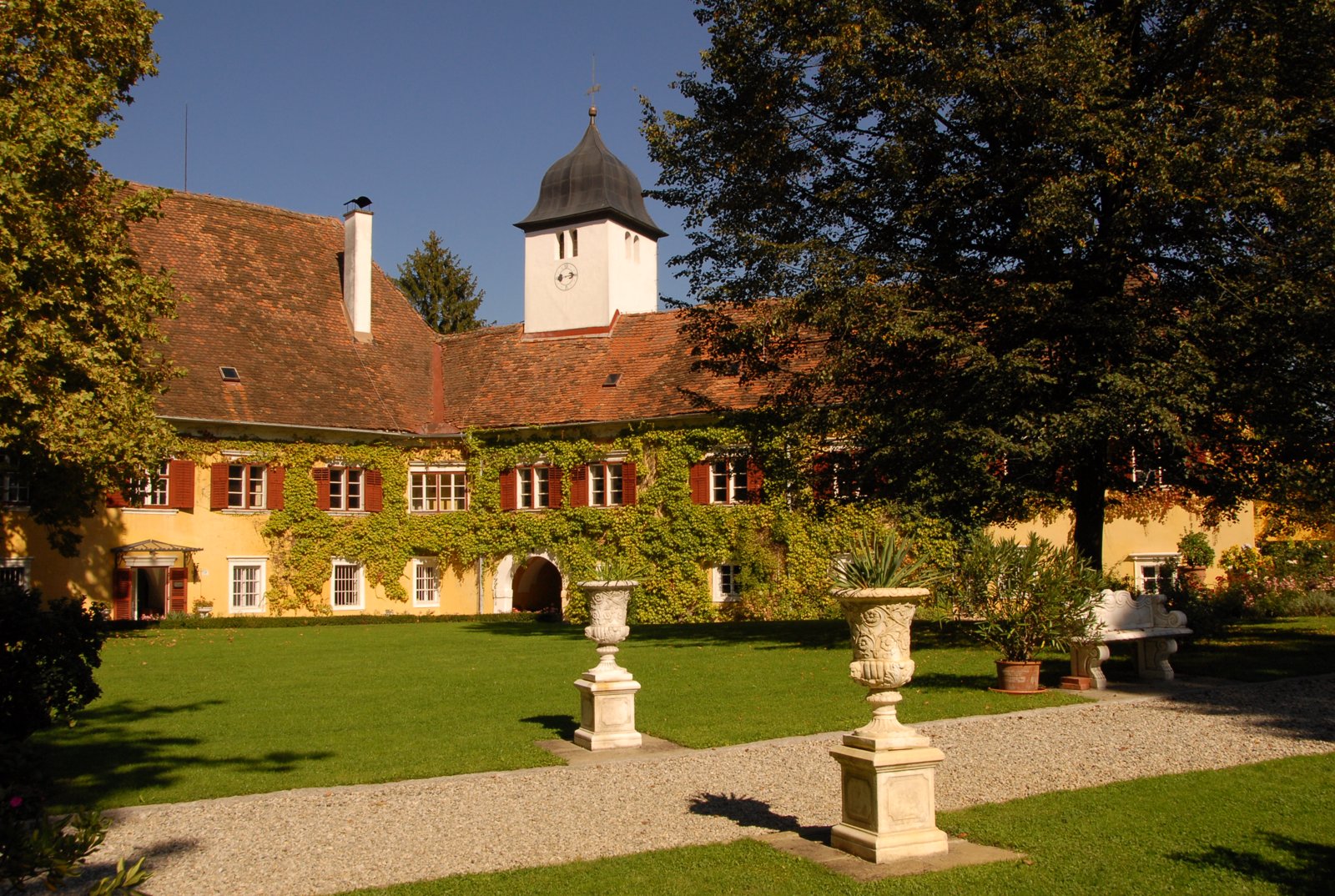 Schloss Ottersbach mit Schlosspark – Schauplatz der Festivalmatinee